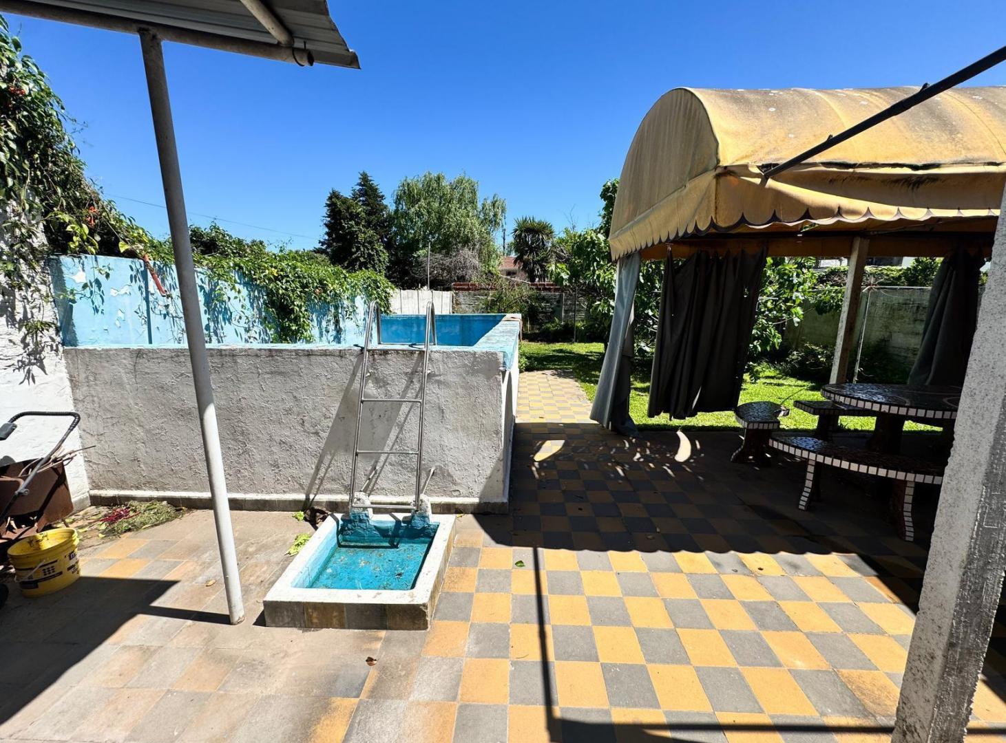 Foto de Venta Casa en Sourigues con pileta, patio y cochera, imagen 2