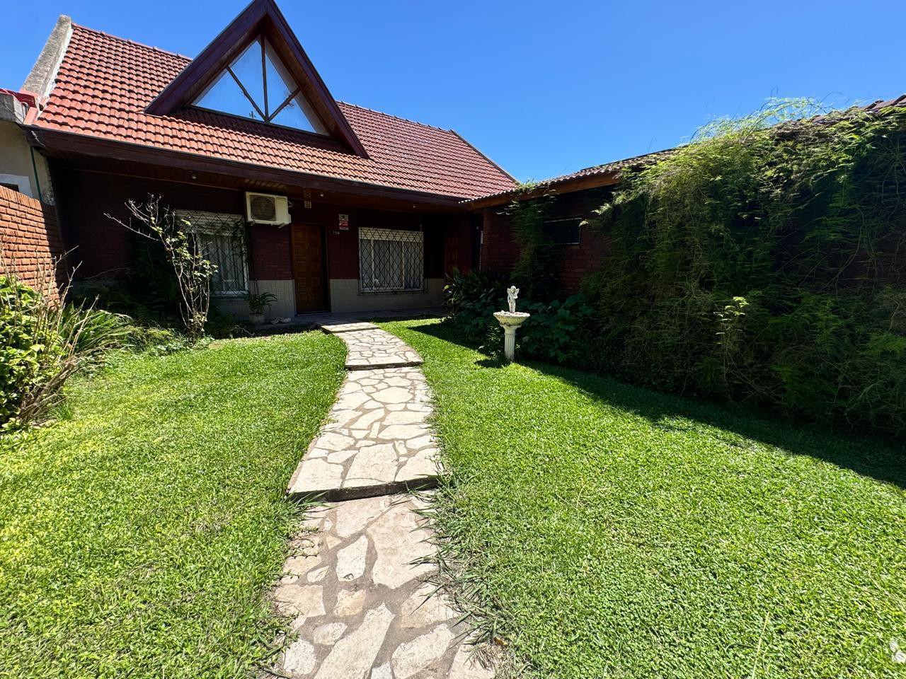Foto de Venta Casa en Sourigues con pileta, patio y cochera, imagen 5