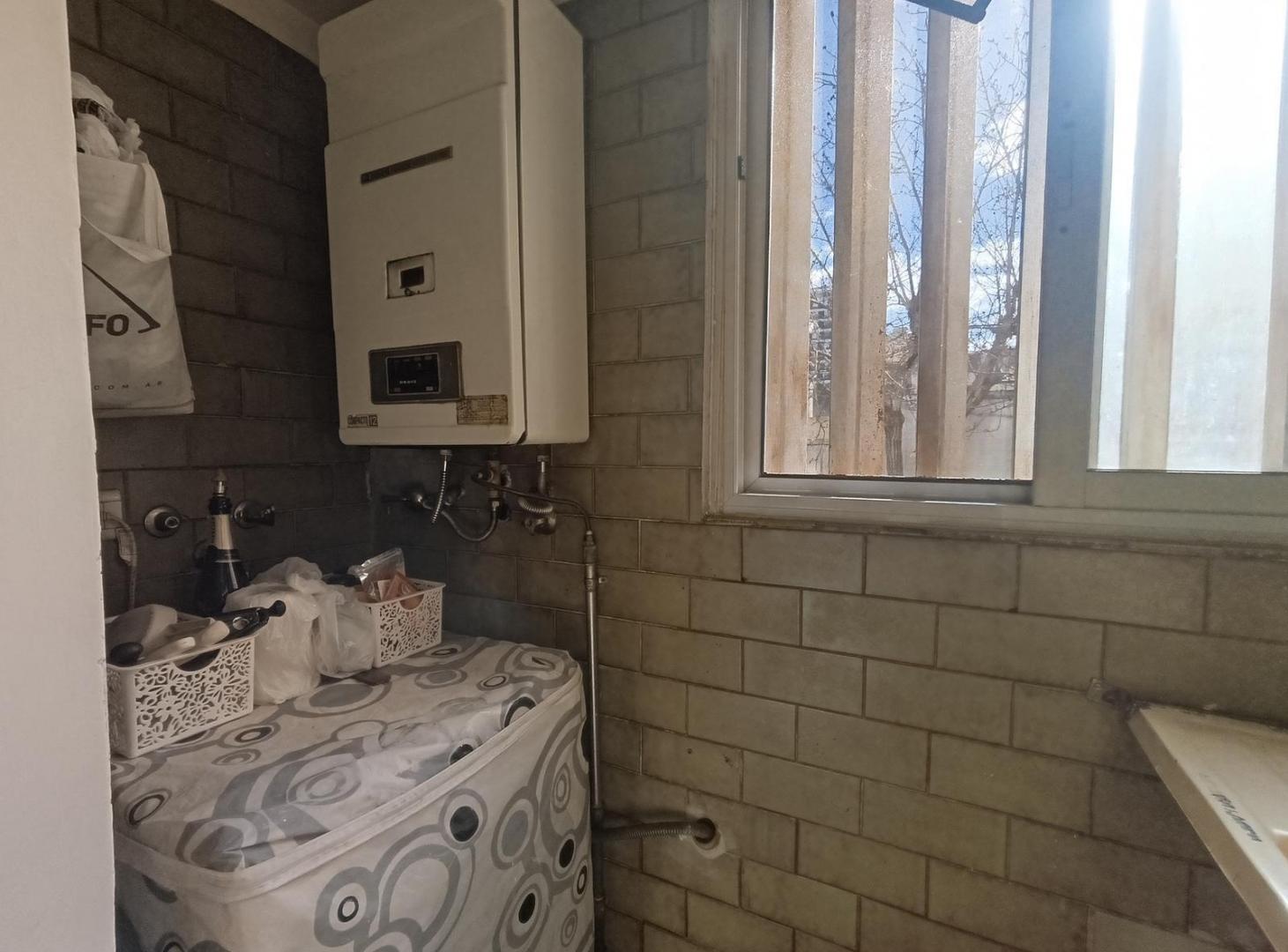 Foto de VENTA DEPARTAMENTO ACASSUSO 3 AMBIENTES COCHERA APTO CREDITO, imagen 2