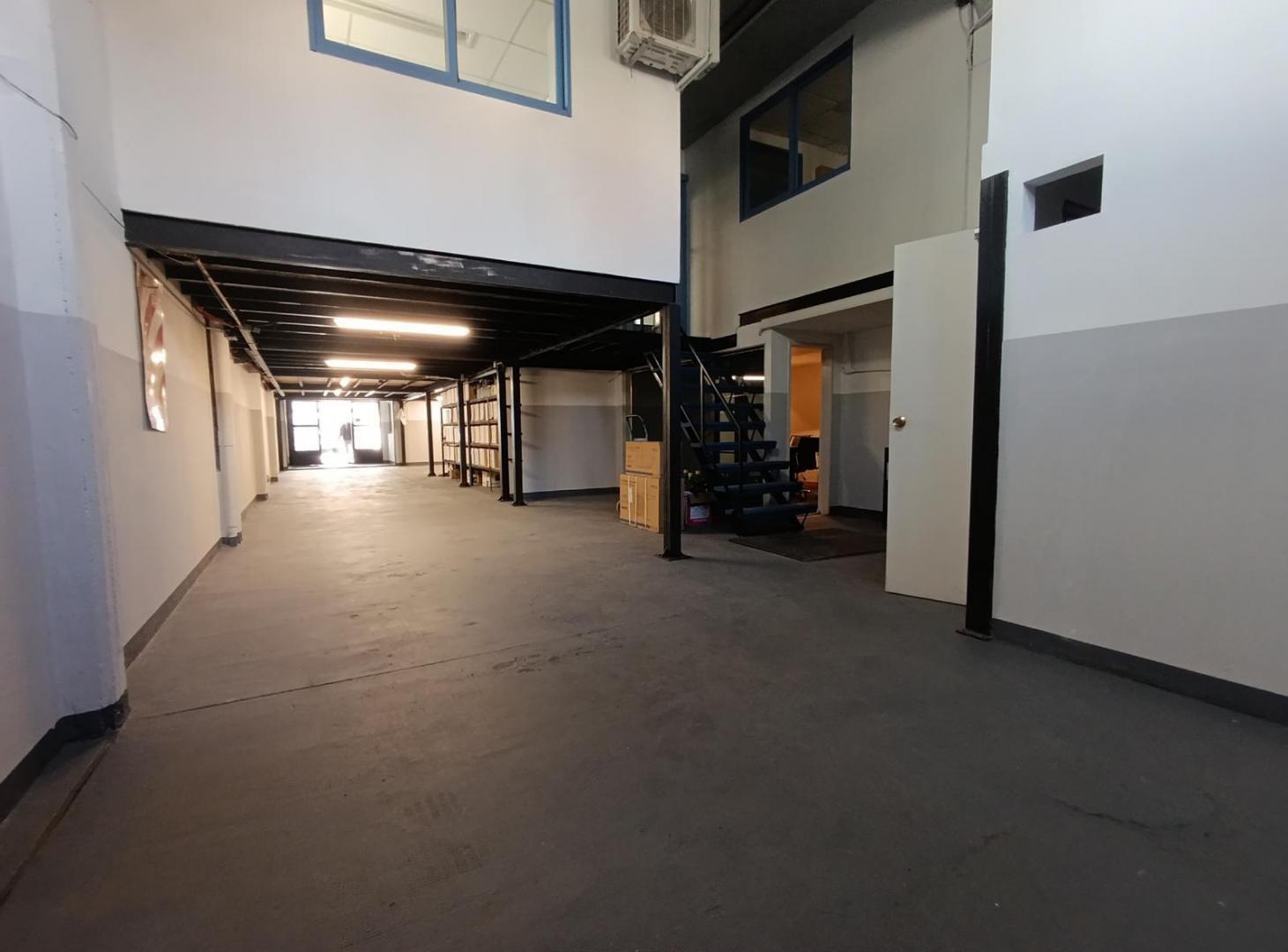 Foto de VENTA DEPOSITO, OFICINAS, COCHERAS MUNRO LOTE 375MTS, imagen 1