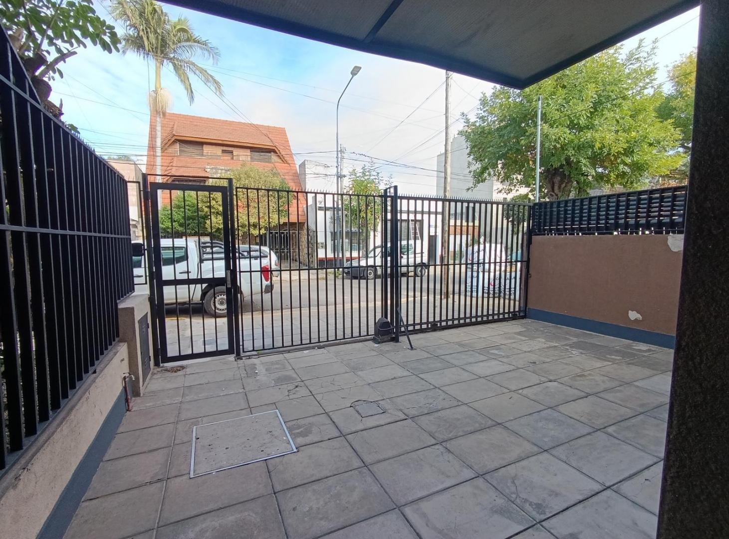 Foto de VENTA DEPOSITO, OFICINAS, COCHERAS MUNRO LOTE 375MTS, imagen 4
