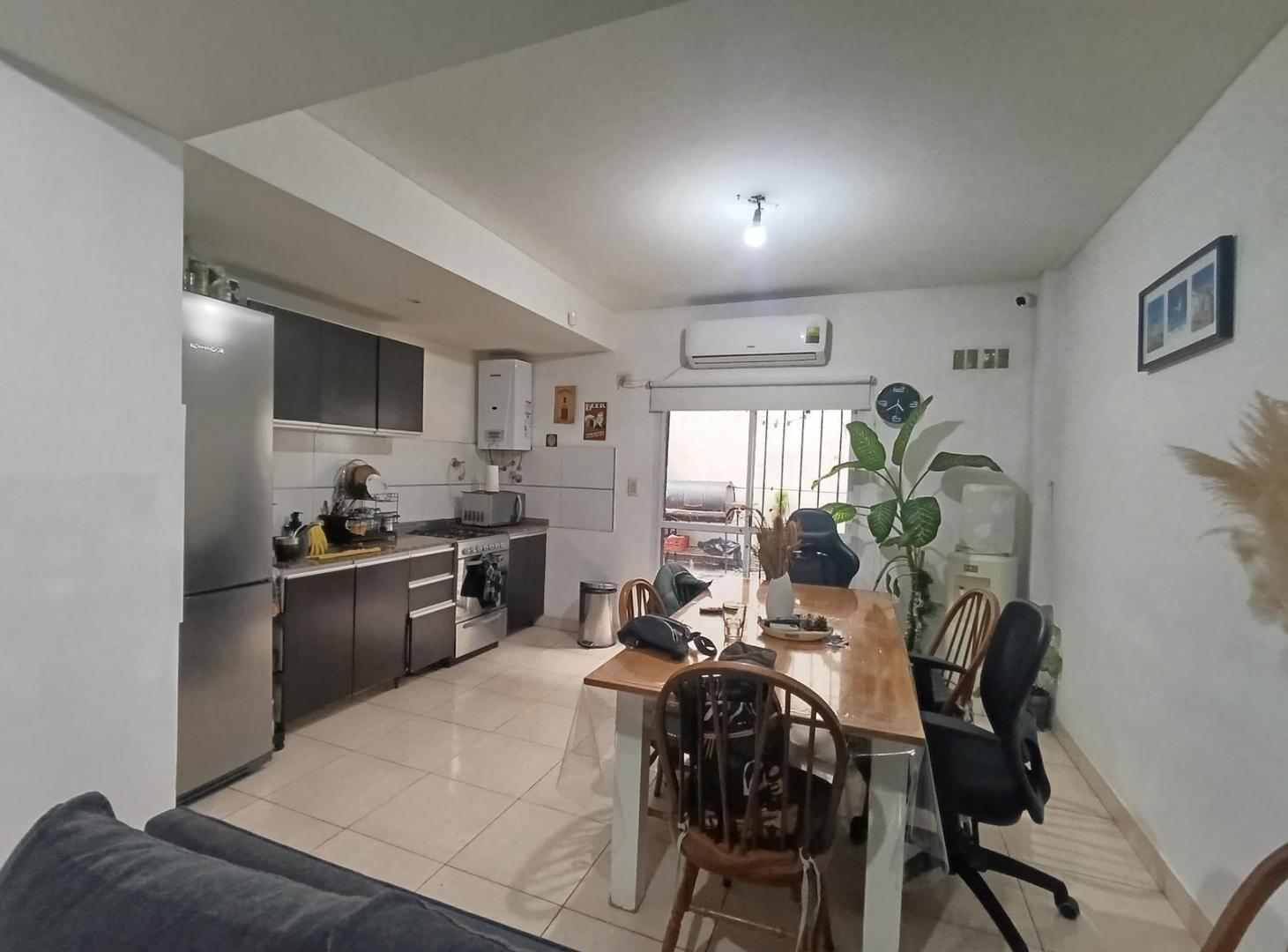 Foto de VENTA DEPARTAMENTO SARANDI 2 AMBIENTES COCHERA, imagen 1