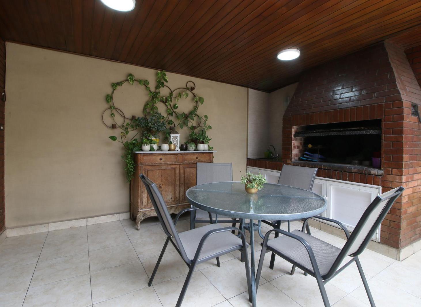 Foto de Venta Casa 5 ambientes en Velez Sarsfield, patio y cocheras, imagen 3