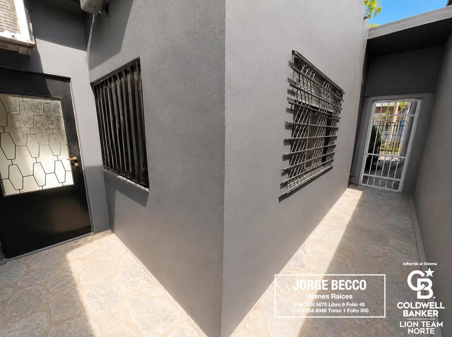 Foto de Venta casa 9 ambientes en Villa Maipu con terraza, patio y garaje, imagen 2