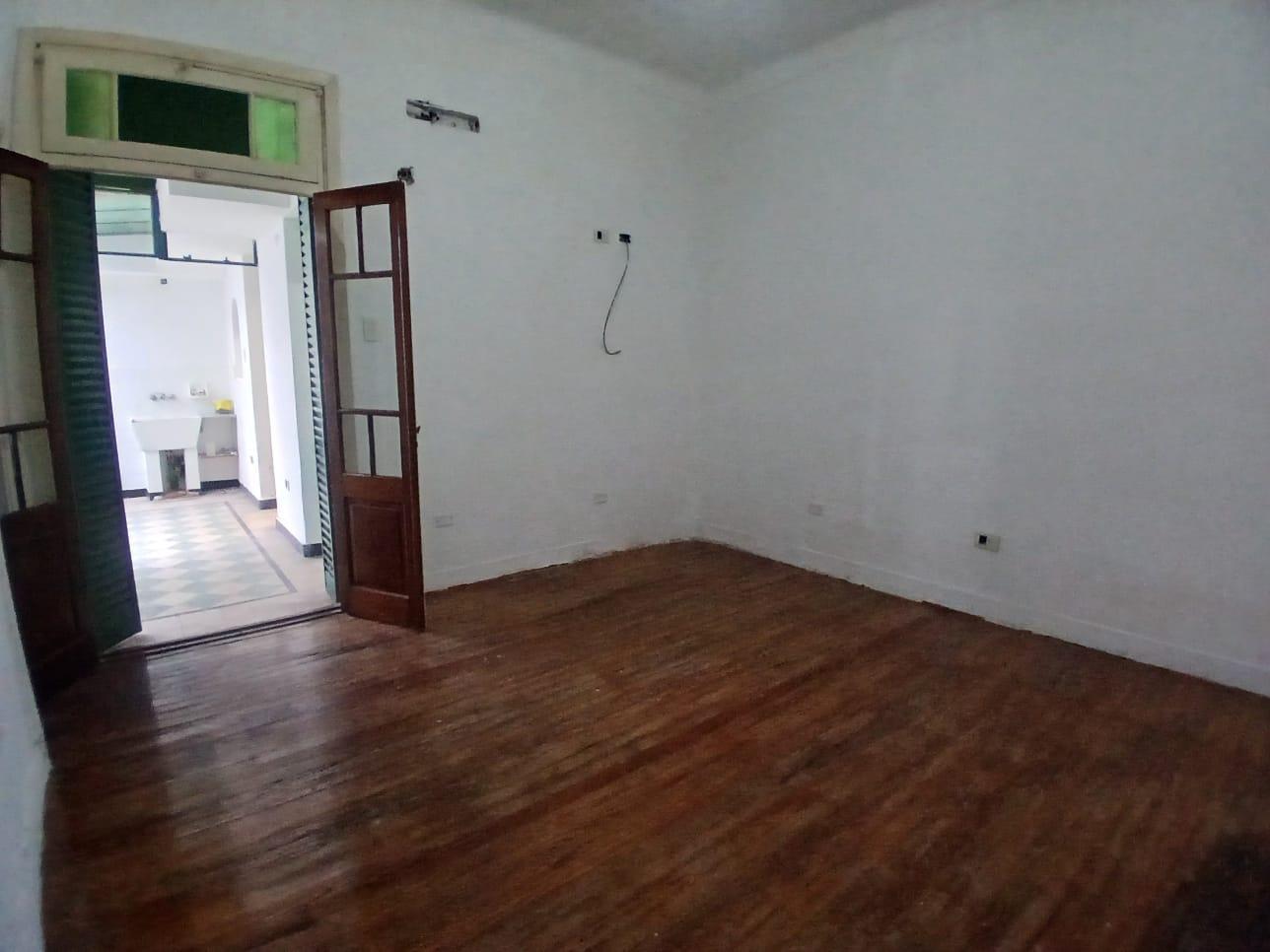 Foto de PH - VENTA - VILLA GRAL. MITRE - 2 AMBIENTES - PATIO, imagen 2