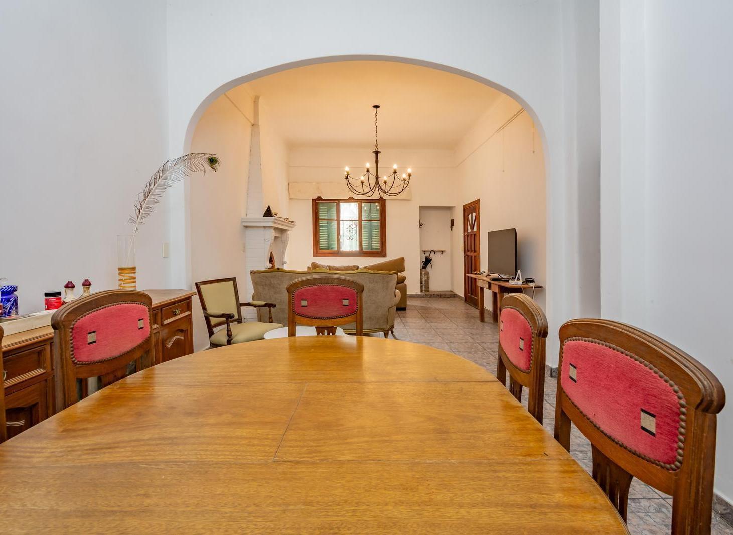 Foto de Venta Casa 5 amb con Pileta Cochera Vicente Lopez, imagen 2