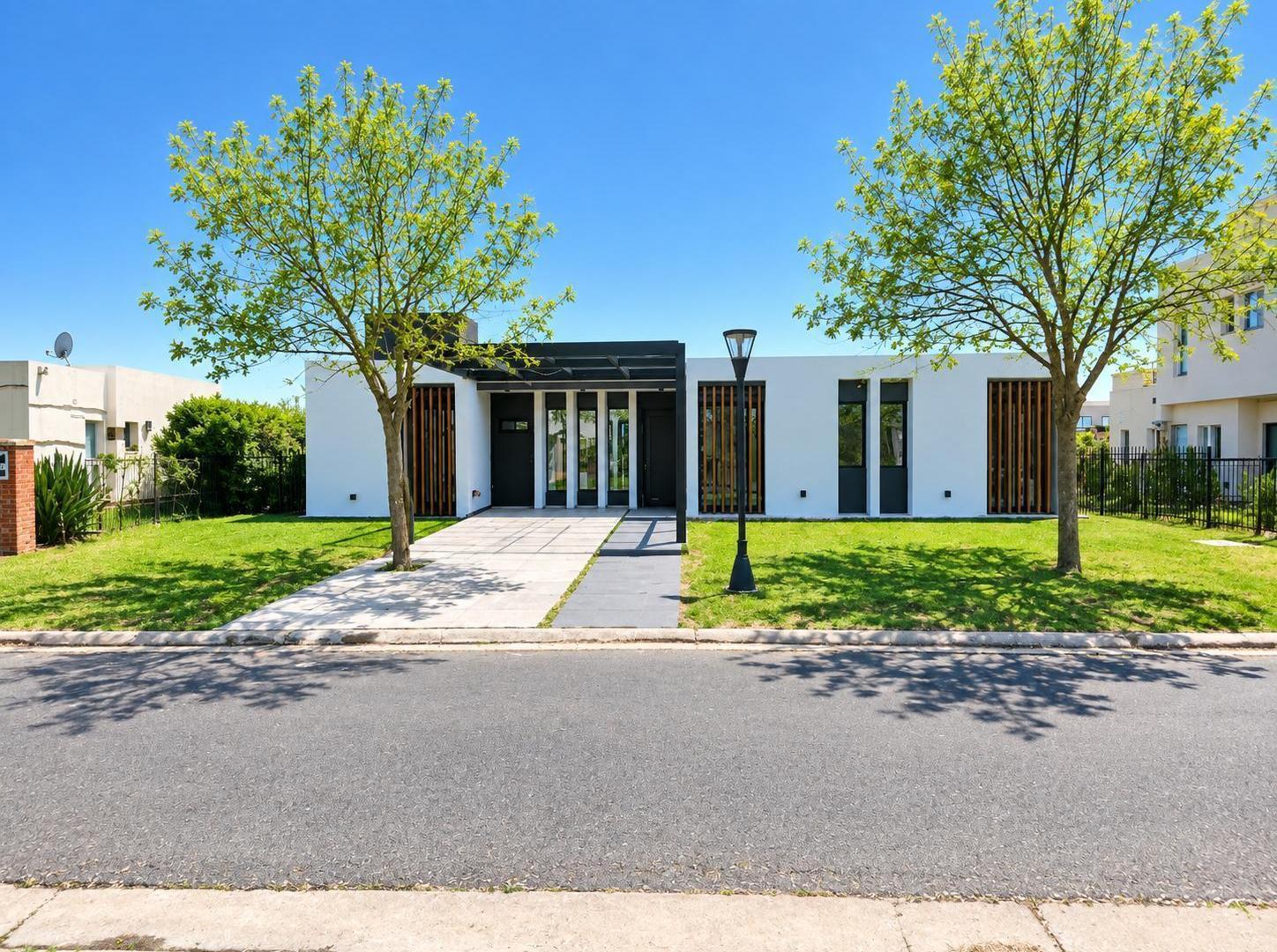 Foto de CASA A ESTRENAR HARAS SANTA MARIA 5 AMBIENTES LOTE 747 M2, imagen 5