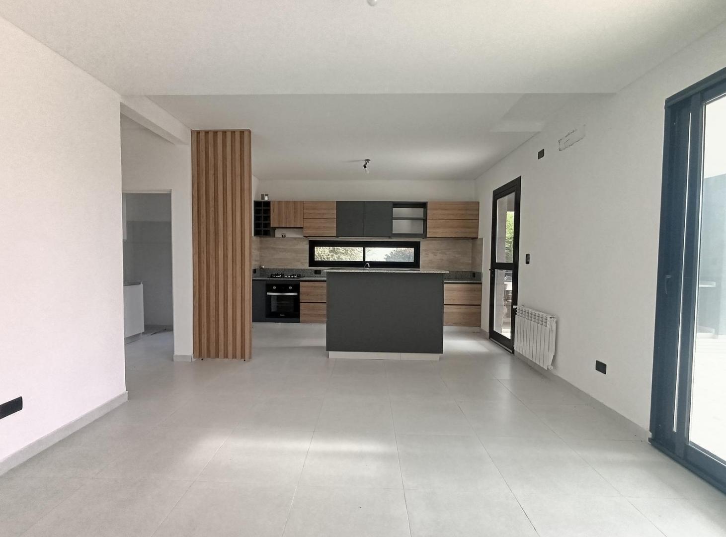 Foto de CASA A ESTRENAR HARAS SANTA MARIA 5 AMBIENTES LOTE 747 M2, imagen 3
