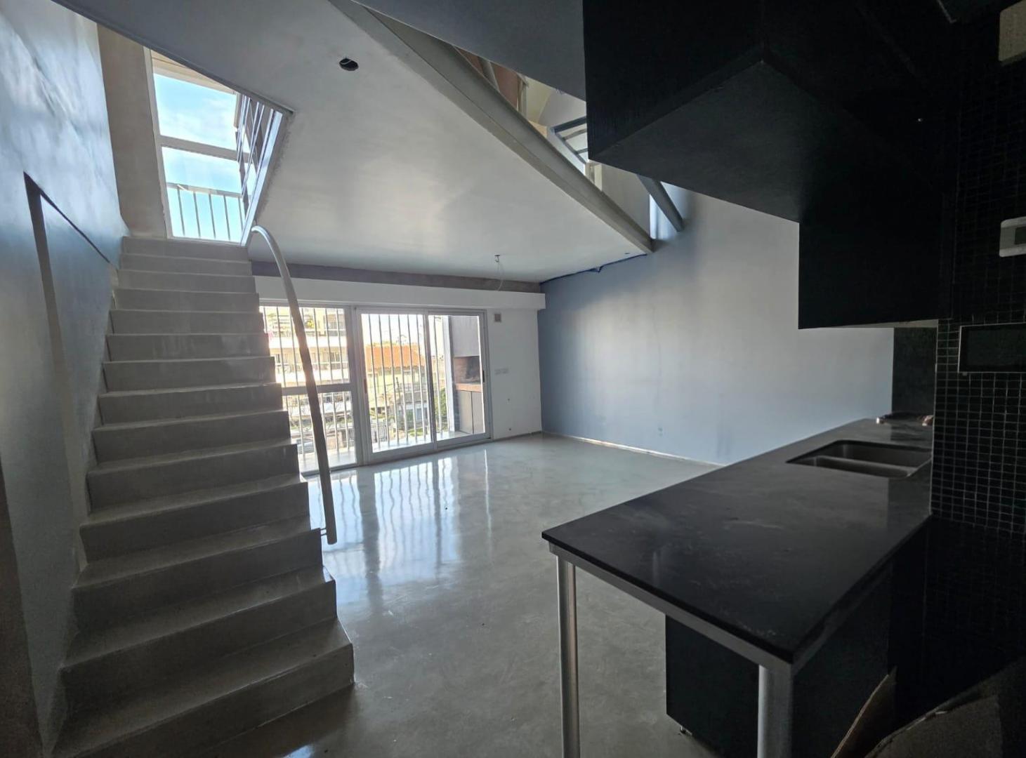 Foto de VENTA DEPTO DUPLEX. 3 AMB. COCHERA Y TERRAZA PROPIA. VICENTE LOPEZ, imagen 3