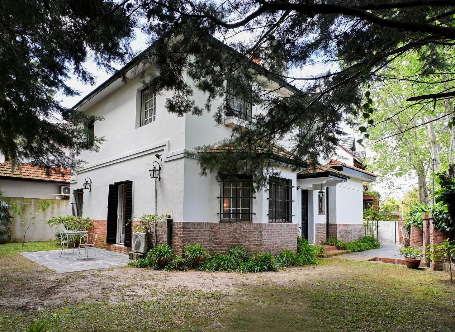 Foto de Casa en venta 8 ambientes con jardín en Acassuso San Isidro, imagen 3