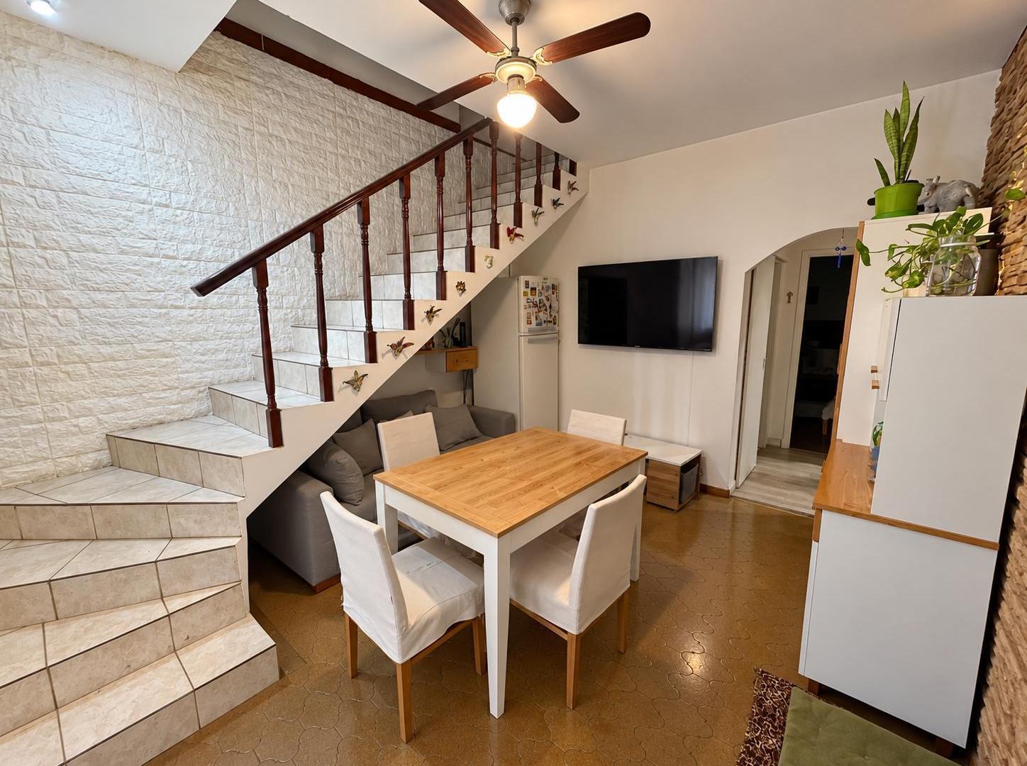 Foto de VENTA PH 3 AMB EN VILLA DEL PARQUE CON TERRAZA, QUINCHO Y PARRILLA, imagen 2
