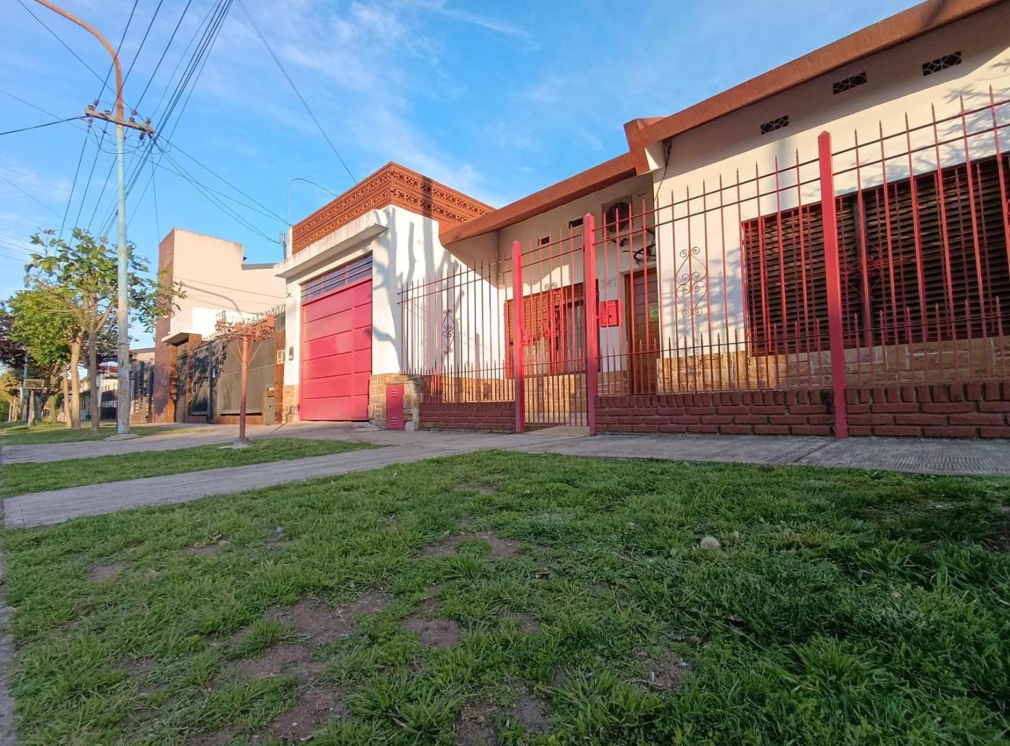 Foto de VENTA CASA QUILMES 5 AMBIENTES CON PATIO Y TERRAZA, imagen 1