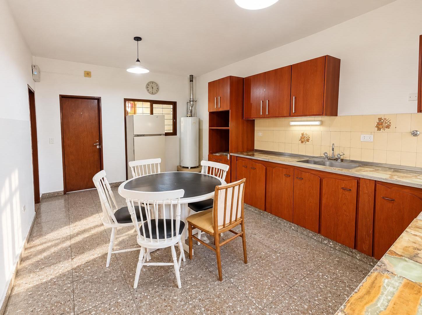Foto de VENTA CASA QUILMES 5 AMBIENTES CON PATIO Y TERRAZA, imagen 4