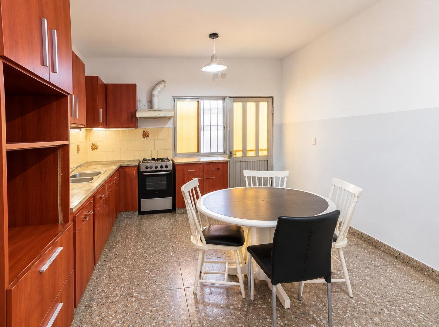Foto de VENTA CASA QUILMES 5 AMBIENTES CON PATIO Y TERRAZA, imagen 5