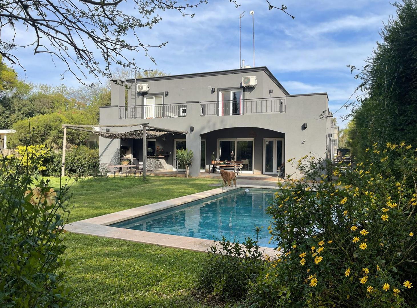 Foto de CASA 5 AMB EN BENAVIDEZ | B° PRIVADO DE 10 CASAS | PILETA, imagen 1