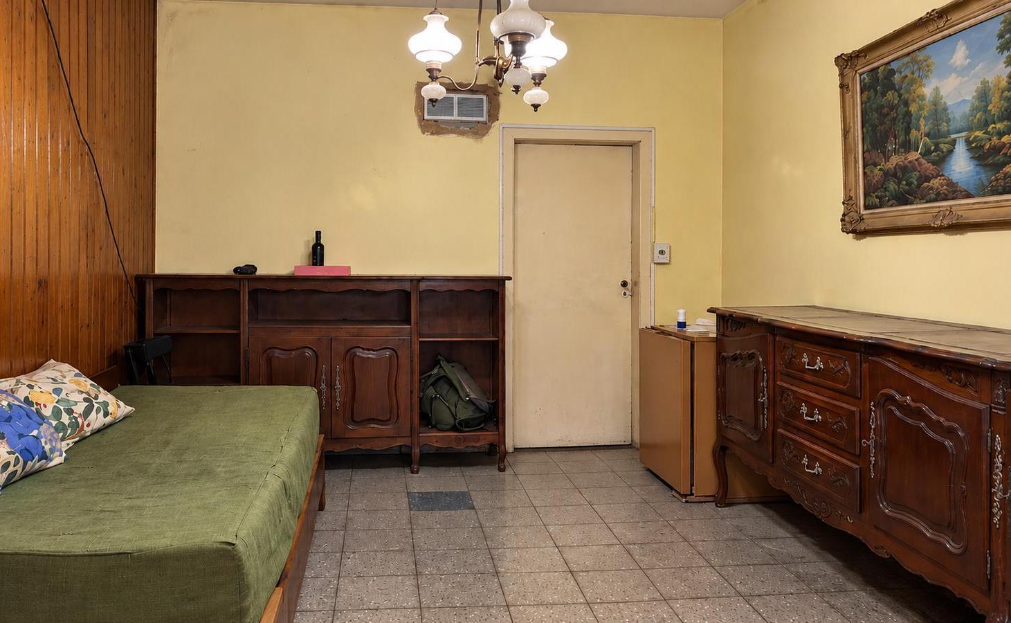 Foto de CASA EN VENTA 4 AMBIENTES - A REFACCIONAR - CASEROS, imagen 3