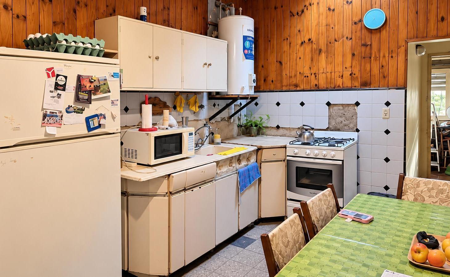 Foto de CASA EN VENTA 4 AMBIENTES - A REFACCIONAR - CASEROS, imagen 4