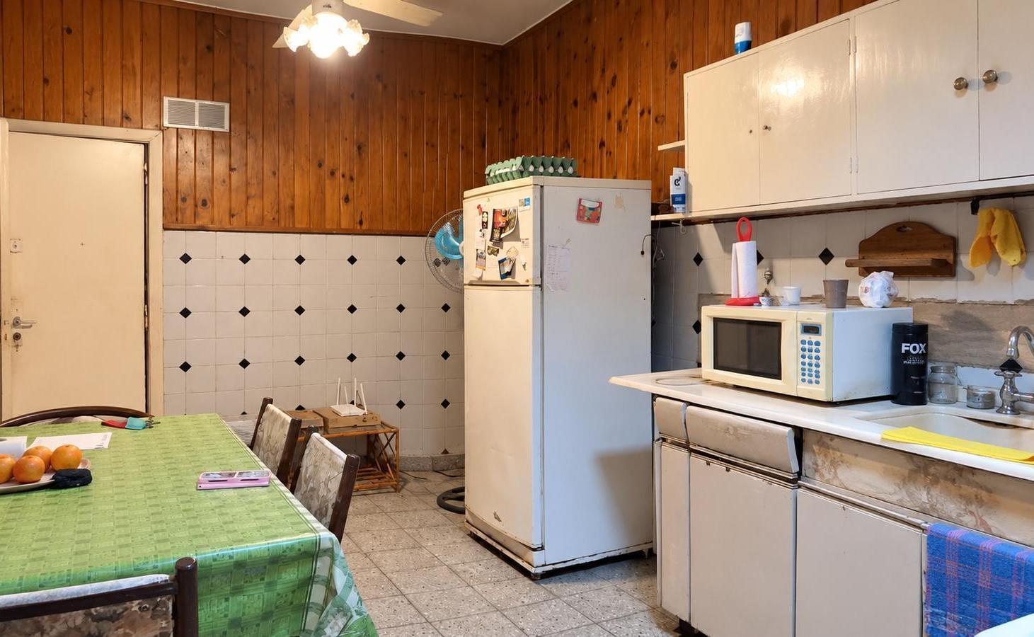 Foto de CASA EN VENTA 4 AMBIENTES - A REFACCIONAR - CASEROS, imagen 5