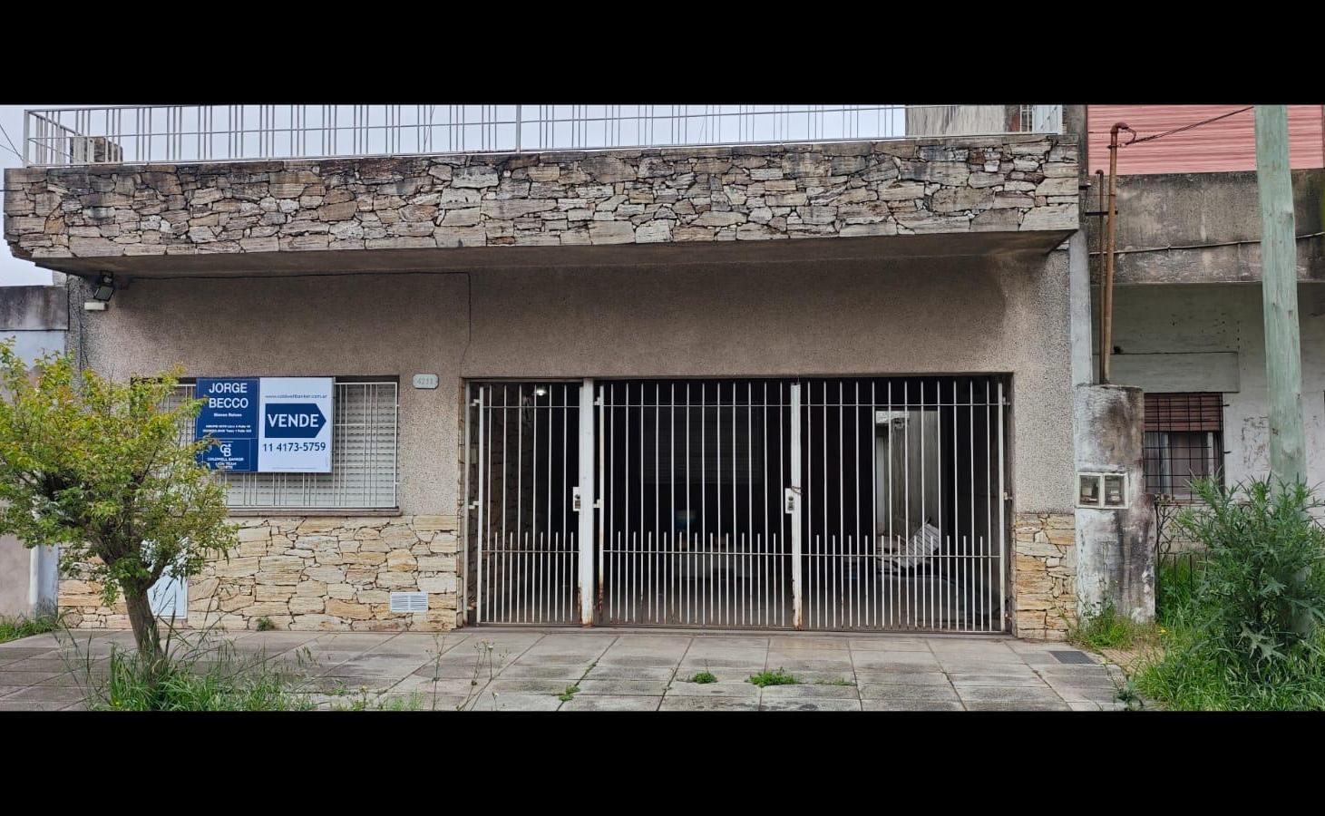 Foto de CASA EN VENTA 4 AMBIENTES - A REFACCIONAR - CASEROS, imagen 1