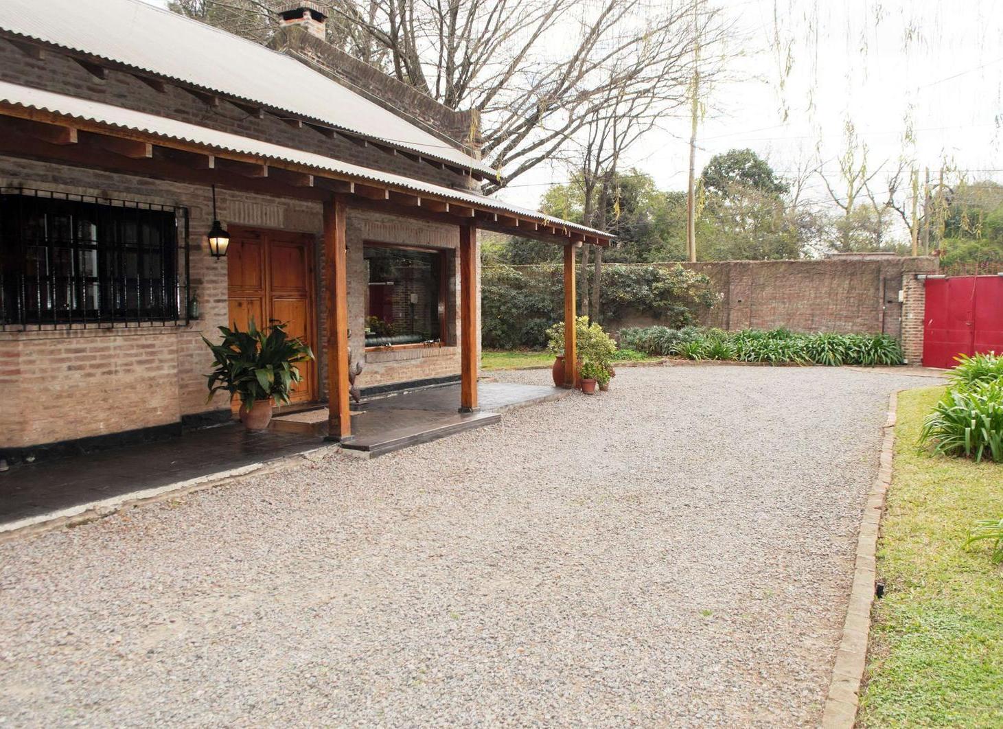 Foto de VENTA CASA 4 AMBIENTES CON PILETA LOTE 1944 M2 DON TORCUATO, imagen 4