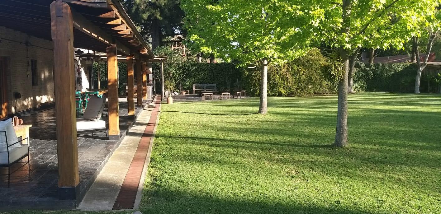 Foto de VENTA CASA 4 AMBIENTES CON PILETA LOTE 1944 M2 DON TORCUATO, imagen 3