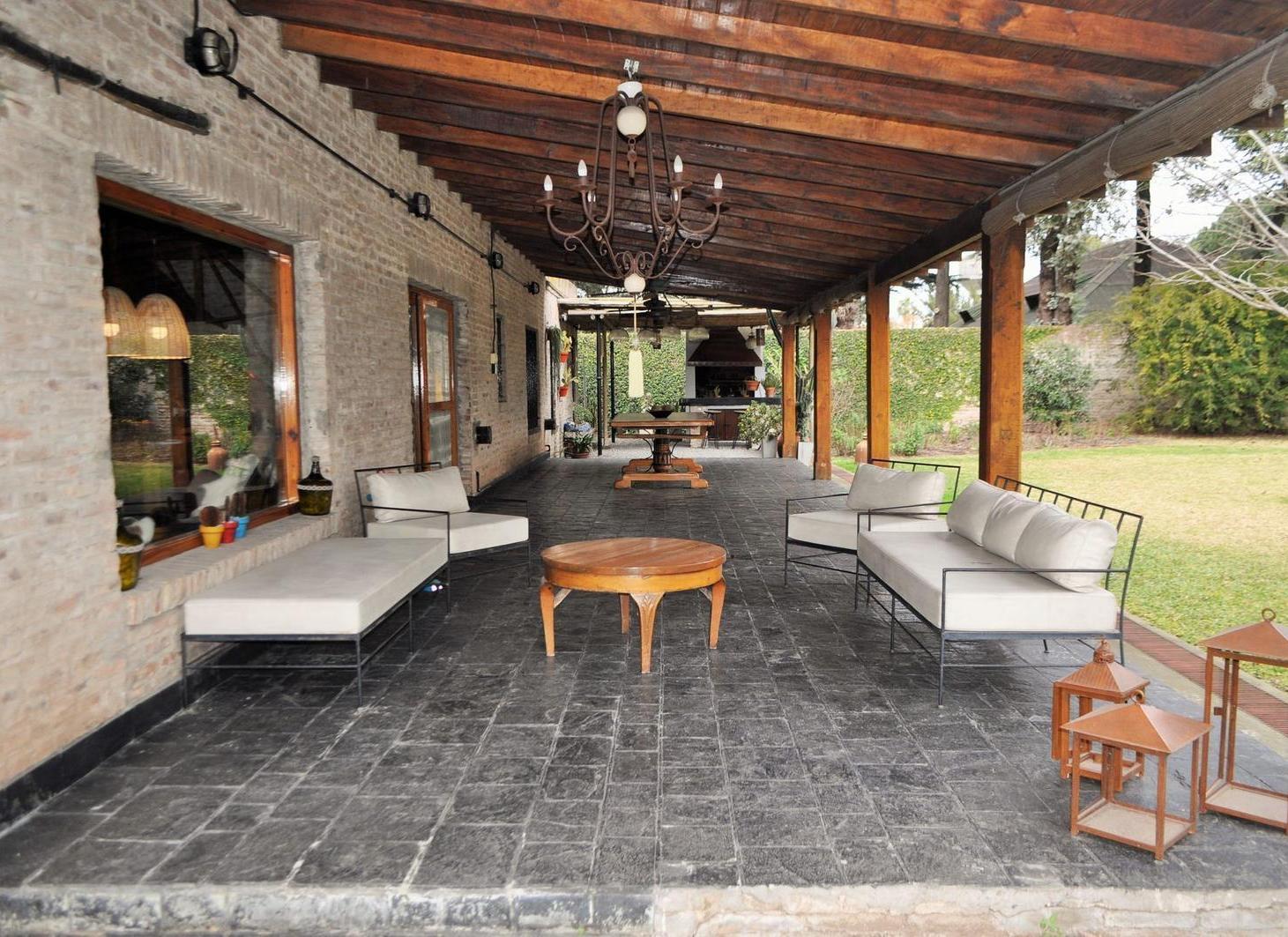 Foto de VENTA CASA 4 AMBIENTES CON PILETA LOTE 1944 M2 DON TORCUATO, imagen 1