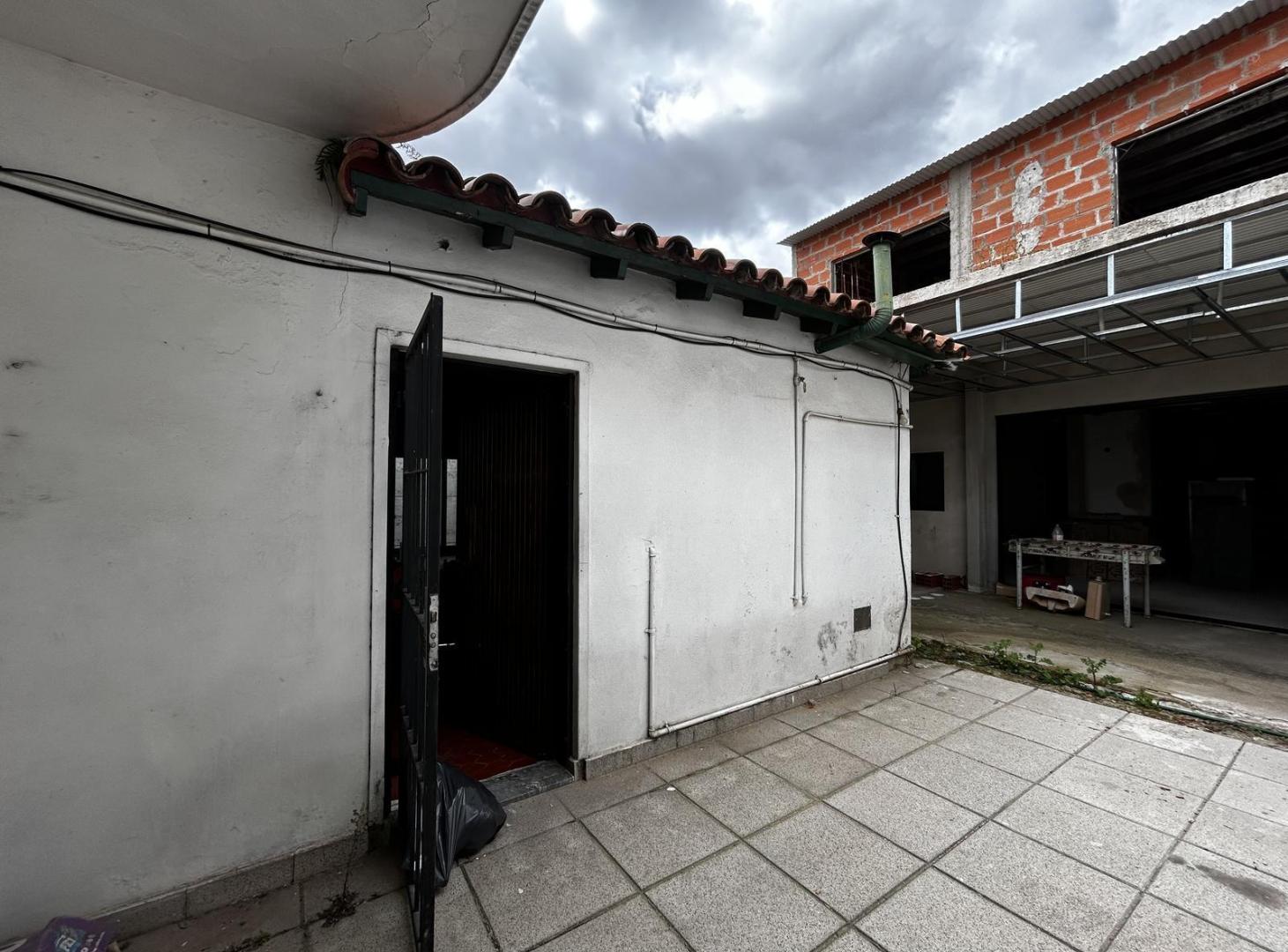 Foto de VENTA CASA MULTIFAMILIAR A RECICLAR LANUS OESTE, imagen 2