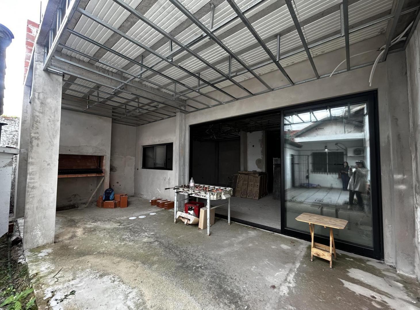 Foto de VENTA CASA MULTIFAMILIAR A RECICLAR LANUS OESTE, imagen 4