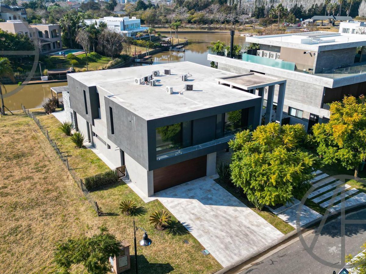 Casa en venta 7 ambientes en El Yacht Nordelta Tigre