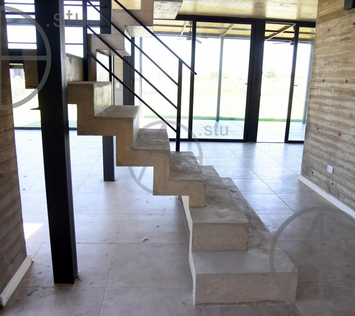 Casa en Venta de 5 Ambientes en Puertos 5