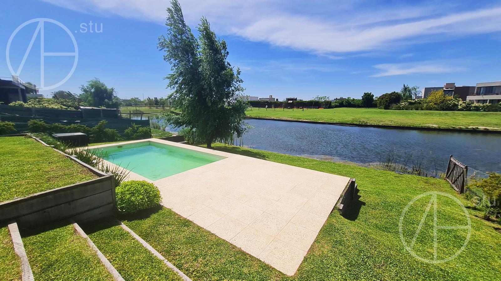 Casa en venta de 5 ambientes al lago con pileta en Vistas Puertos Escobar