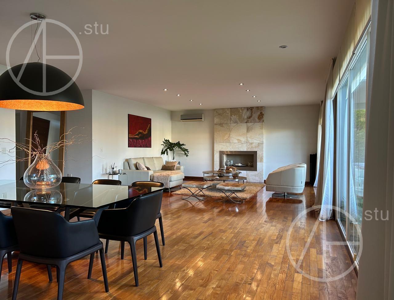 Casa en venta a la laguna en Castores Nordelta
