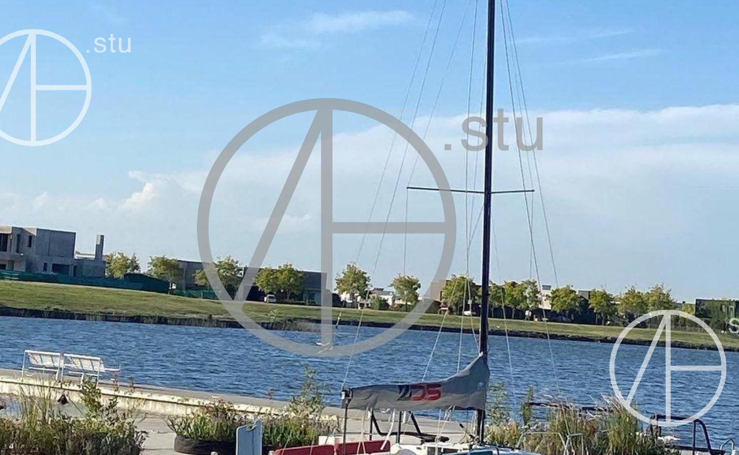 Lote al agua en venta en Orillas Puertos