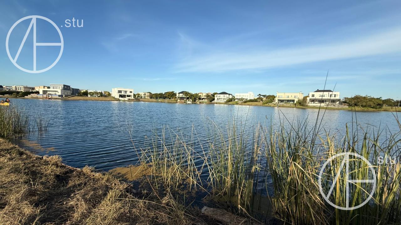 Terreno en venta al lago central de Vistas en Puertos, Escobar