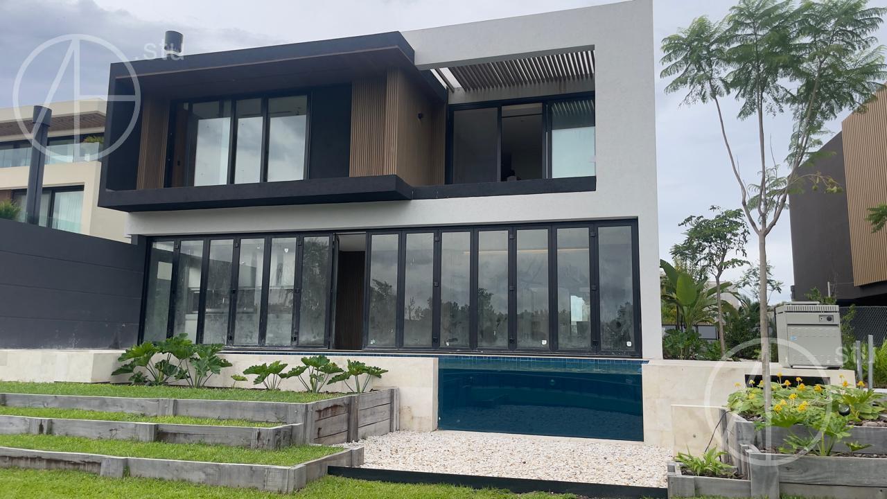 Casa en venta 5 dormitorios al rio en El Yacht Nordelta
