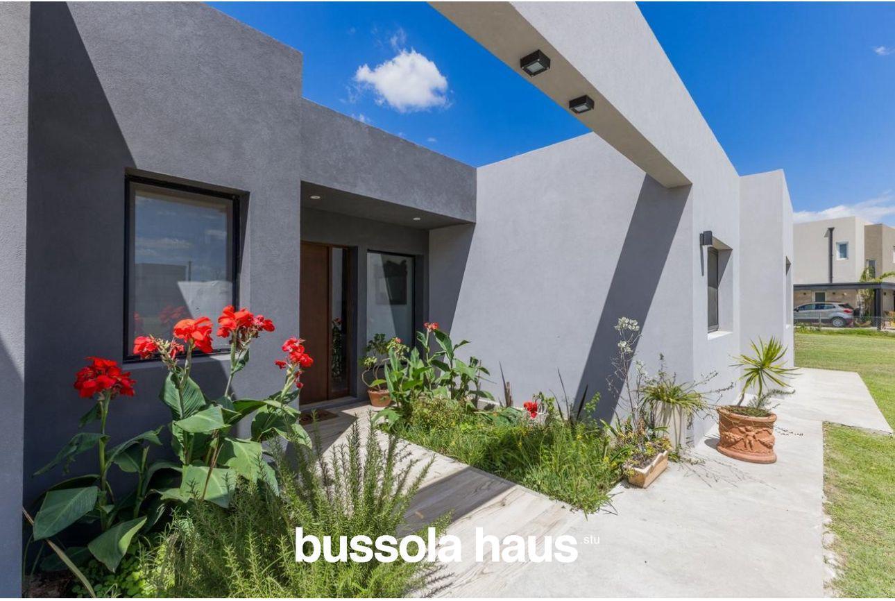Casa en alquiler anual de 5 ambientes en Riberas Puertos
