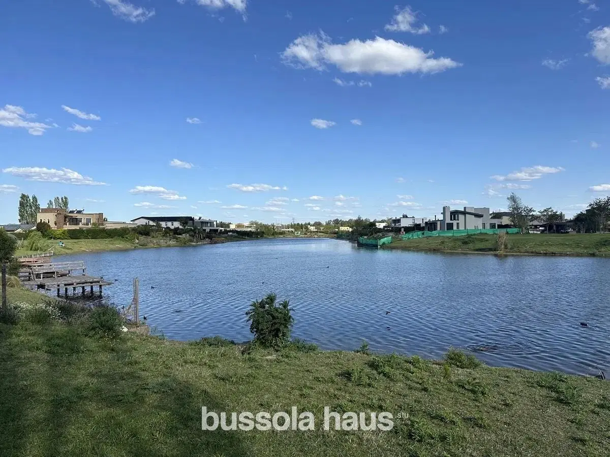 Lote en venta a la laguna en San Matias Escobar 4