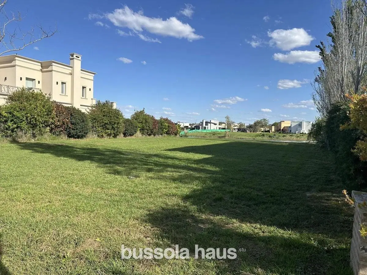 Lote en venta a la laguna en San Matias Escobar 5