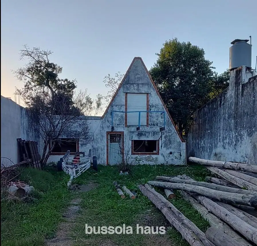 Casa en venta a refaccionar en Escobar 2