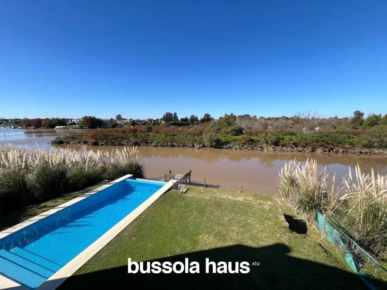 Casa en venta 3 dormitorios al río en Barrio El Canal 3