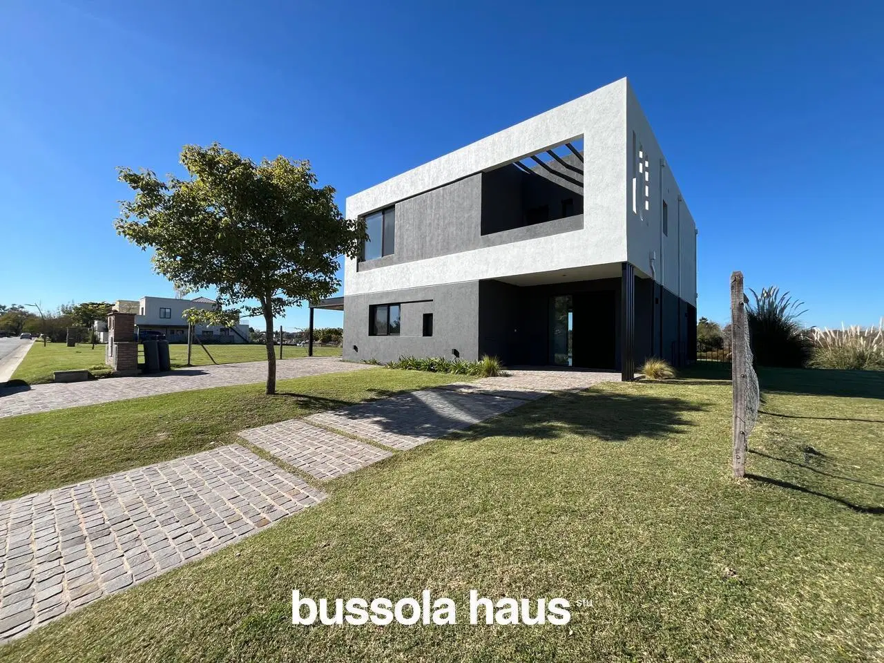 Casa en venta 3 dormitorios al río en Barrio El Canal 4