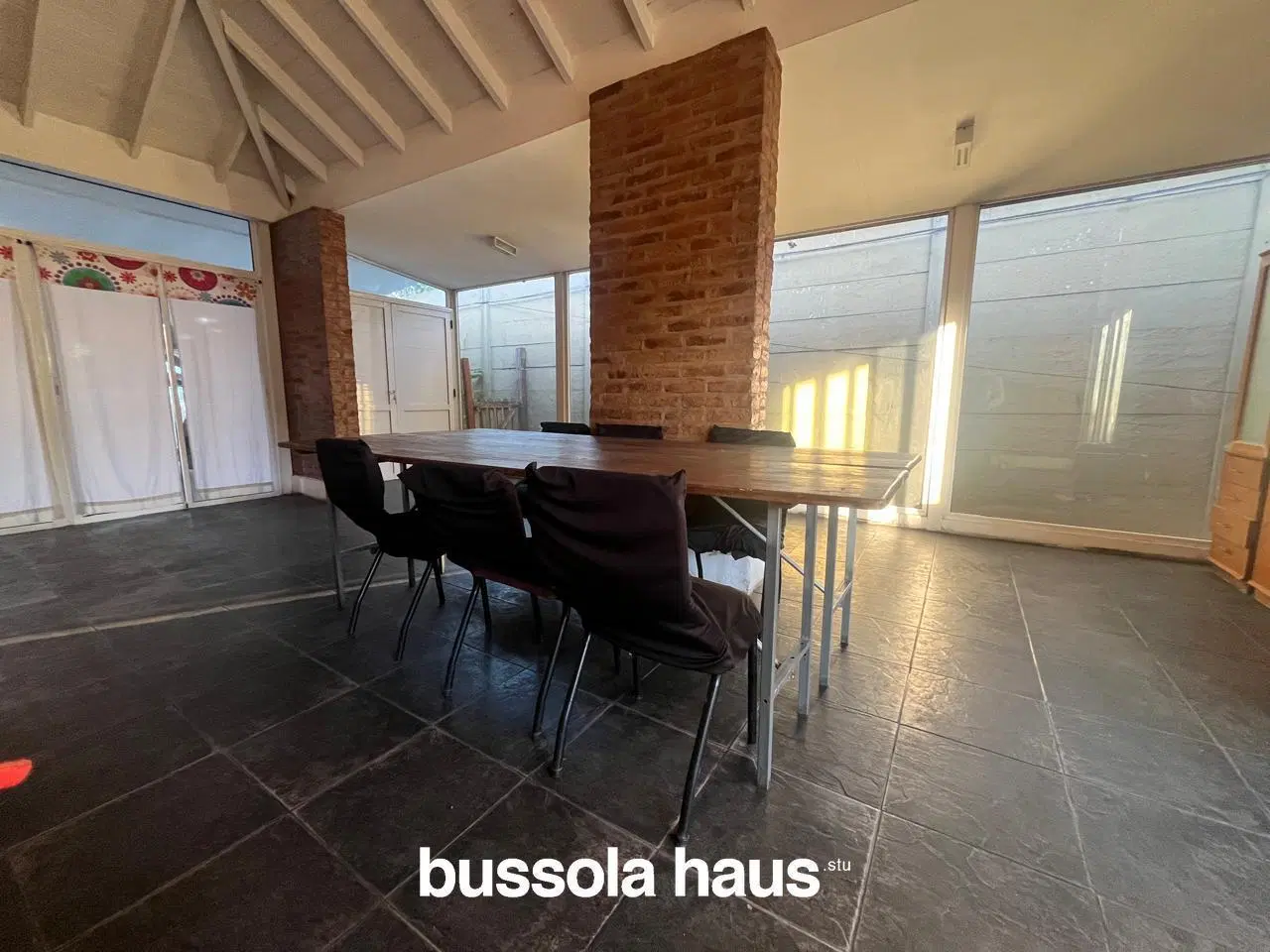 Casa en alquiler y venta 4 dormitorios, quincho, doble galería y pileta en Valle Claro 2