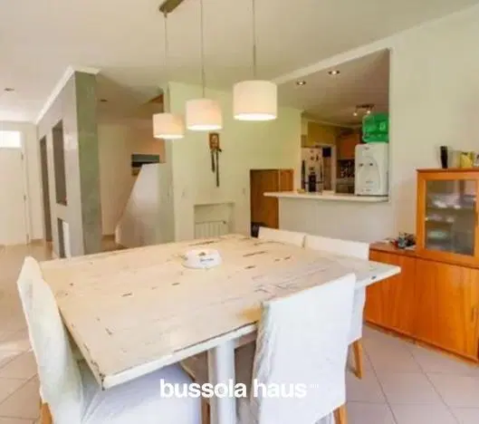 Casa en alquiler y venta 4 dormitorios, quincho, doble galería y pileta en Valle Claro 4