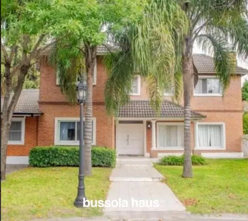 Casa en alquiler y venta 4 dormitorios, quincho, doble galería y pileta en Valle Claro 3