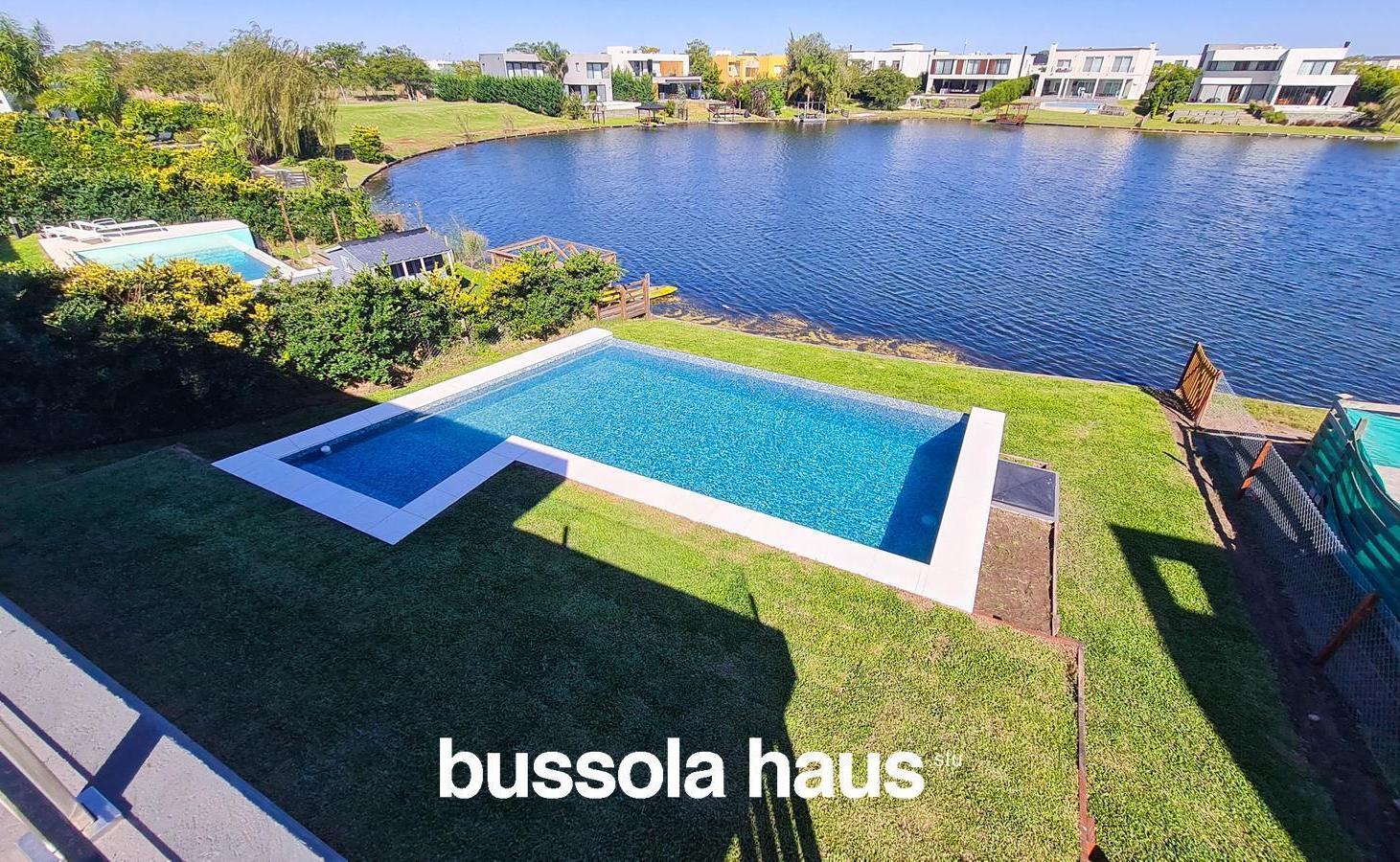 Foto de Casa en venta de 5 ambientes con gran espejo de agua en Vistas Puertos, imagen 2