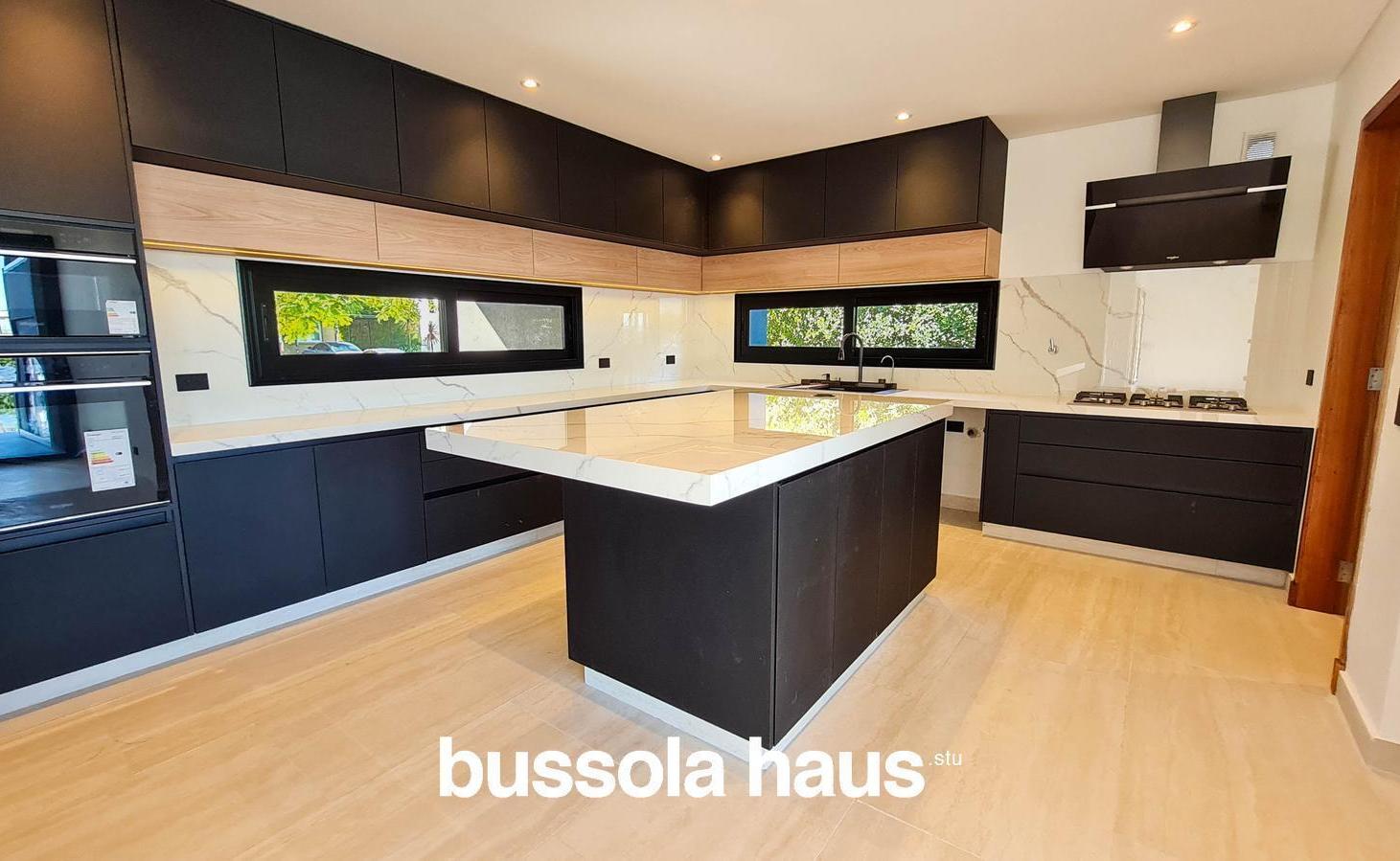 Foto de Casa en venta de 5 ambientes con gran espejo de agua en Vistas Puertos, imagen 5