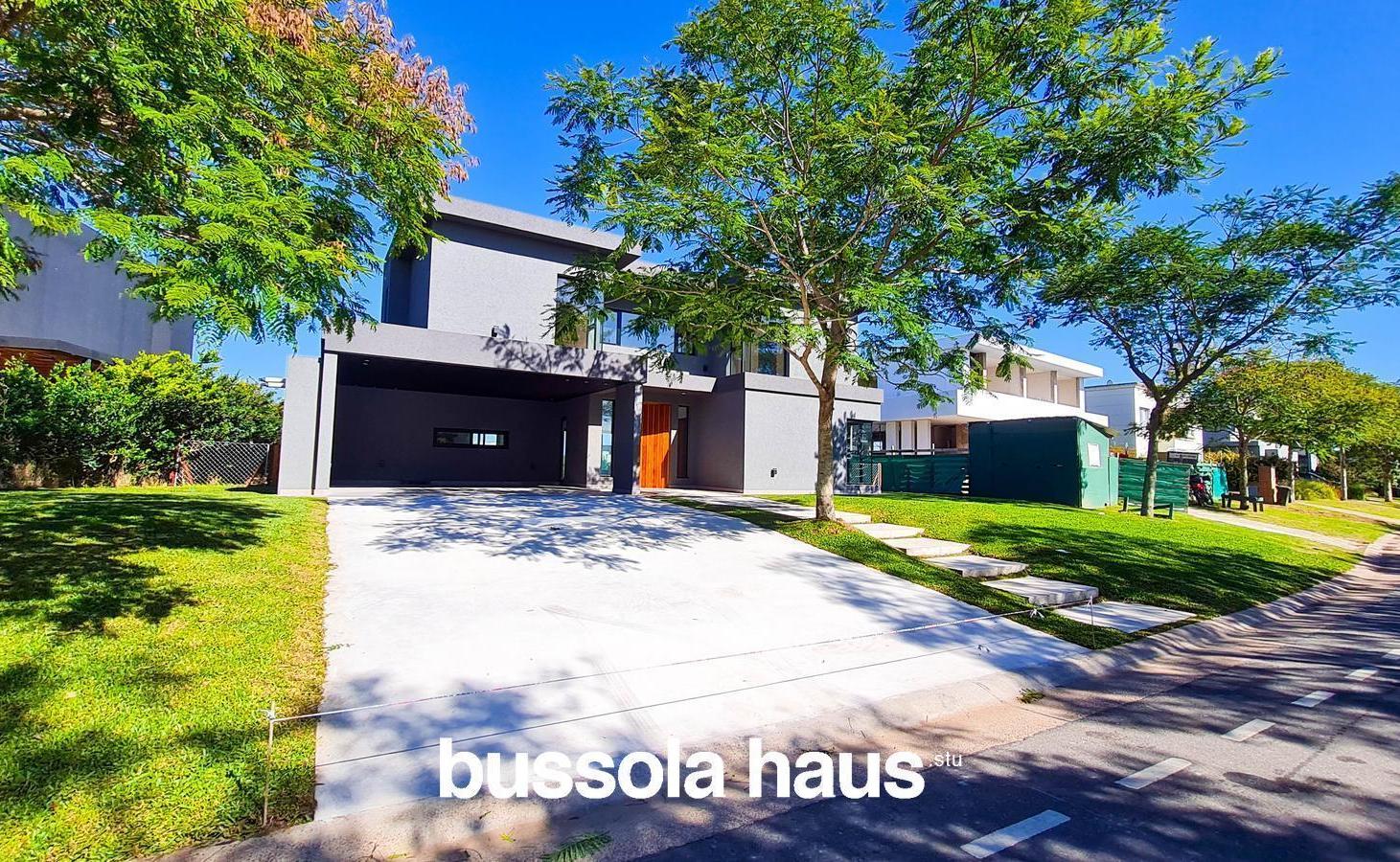 Foto de Casa en venta de 5 ambientes con gran espejo de agua en Vistas Puertos, imagen 4