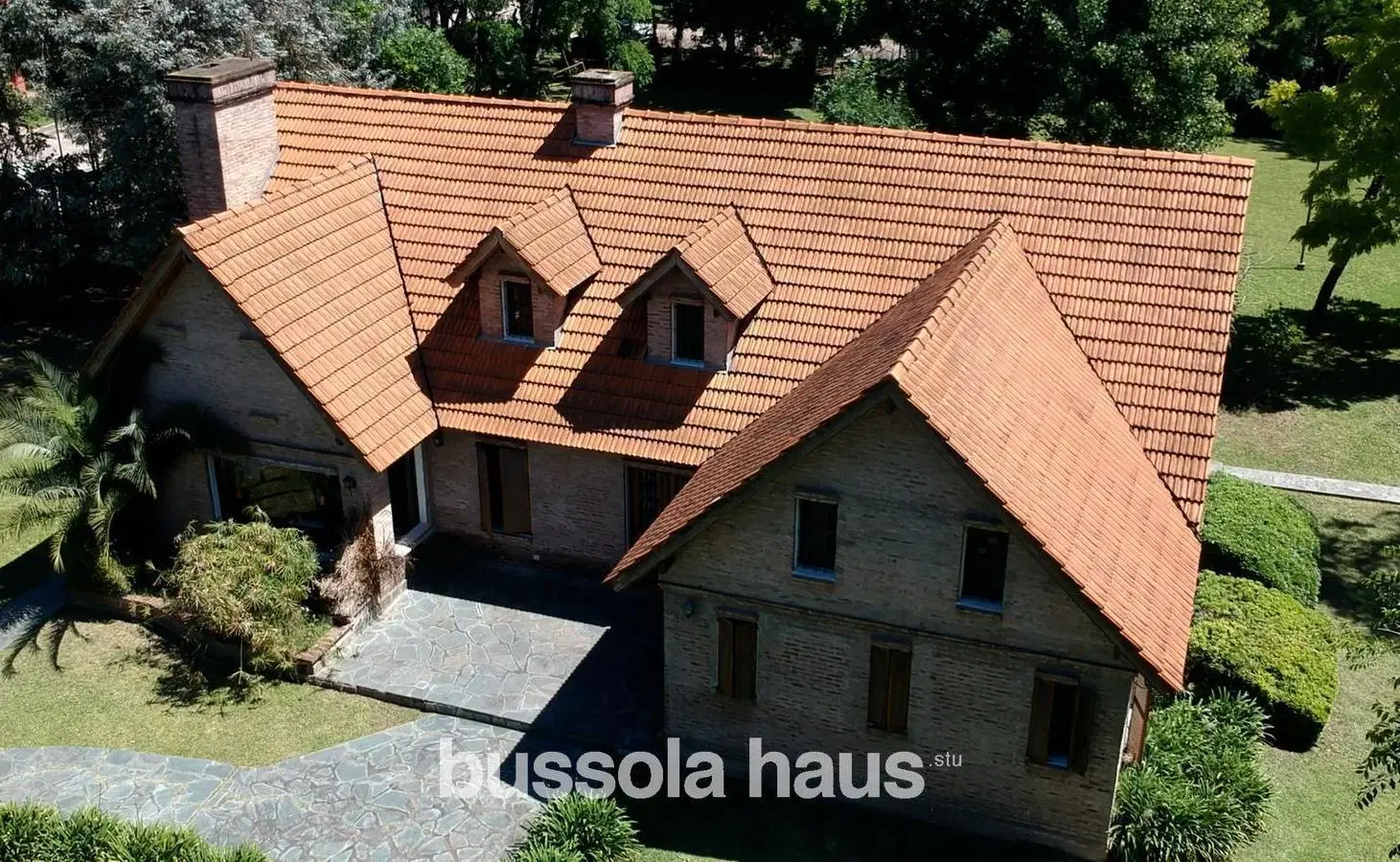 Casa con 4 dormitorios a la venta en Pilar 5