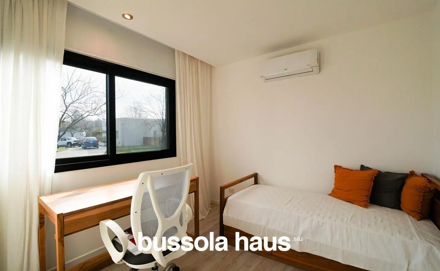 Casa en venta de 5 ambientes al lago con pileta y cochera en Cantón Norte Escobar 3