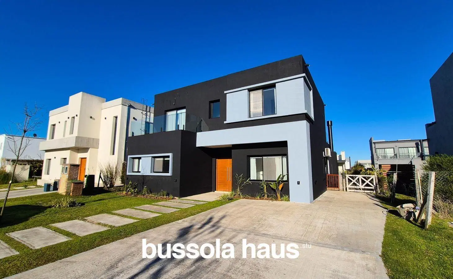 Casa en venta 4 dormitorios lote interno con pileta en Vila Marina Villanueva 5